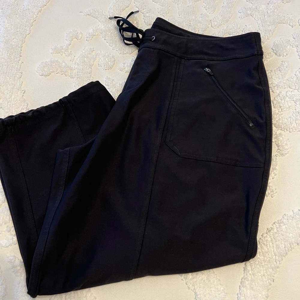 Black capri athletic fabric